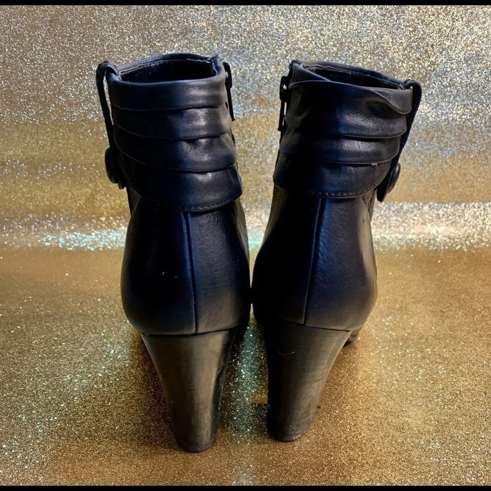 Black Naturalizer 3” Heel Side Zipper Ankle Boot